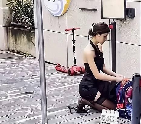 干丝袜高跟刘阿姨图片,时尚与年龄的完美融合