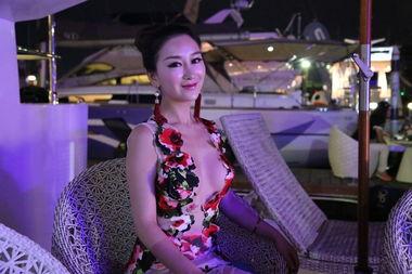 嫩模超大尺度无码视频,嫩模尺度惊人无码视频引发热议